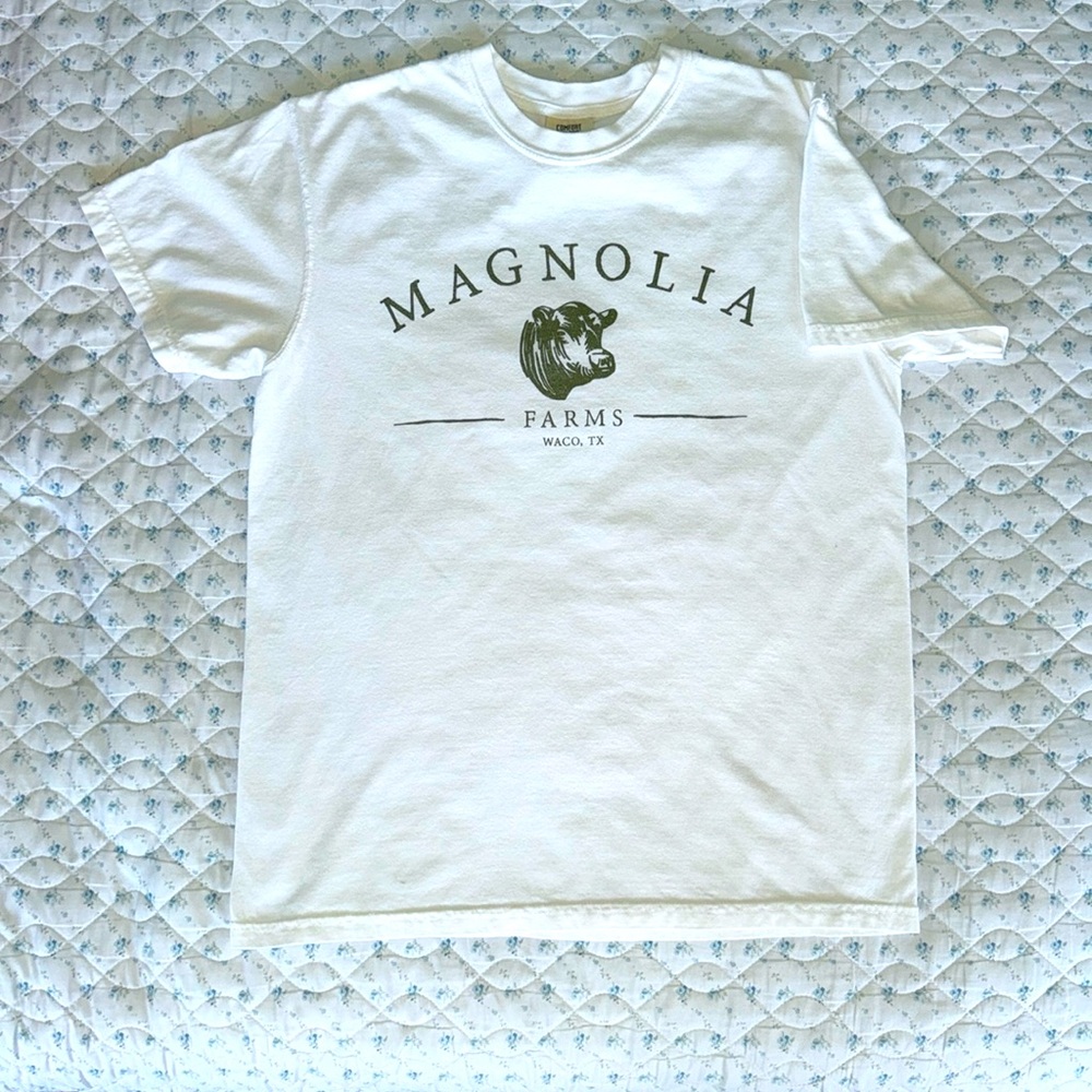 Magnolia Farms White T-Shirt, Sz M